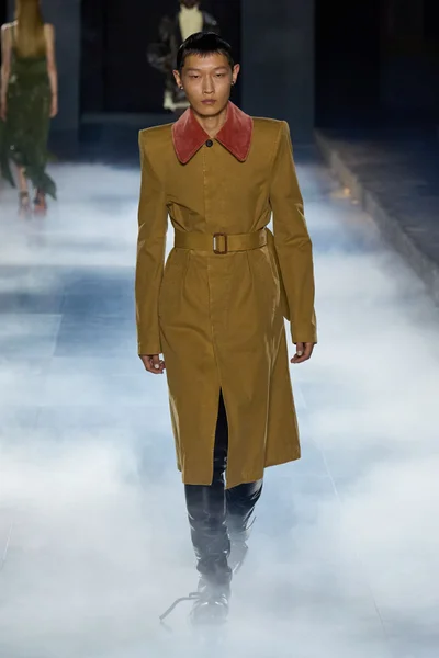 Look 28